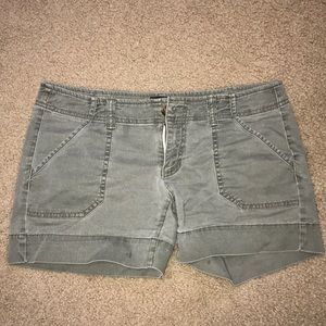 American Eagle Midi shorts